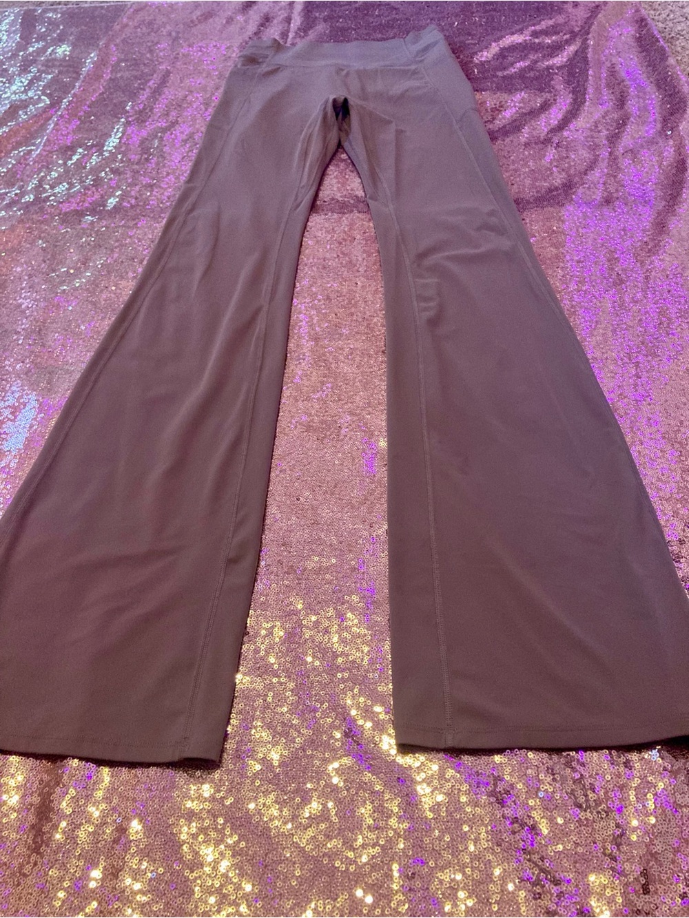 HALARA Flared Leggings in Taupe